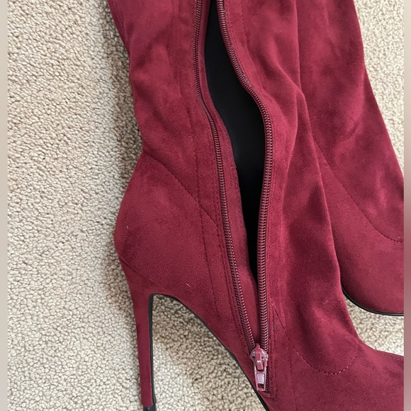 Liliana thigh high suede pointy toe maroon boot. Size 9 - Picture 4 of 6